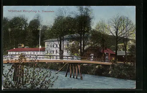 AK Traunstein, Wildbad Empfing, Flusspartie mit Brücke