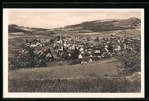 AK Poppenhausen / Rhön, Ortsansicht mit Wasserkuppe und Pferdskopf