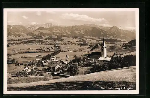 AK Seifriedsberg / Allgäu, Ortsansicht mit Kirche