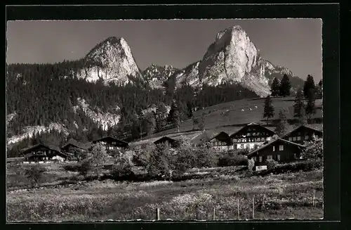 AK Schwarzenmatt i. S., Ortsansicht mit Kienhorn und Mittaghorn