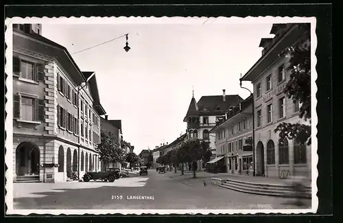 AK Langenthal, Strassenpartie mit Geschäften