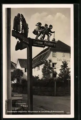 AK Geschnitzter origineller Wegweiser in Lenzkirch (Schwarzwald)