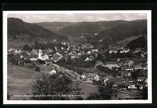 AK Lenzkirch /bad. Schwarzwald, Totalansicht von einem Berg aus