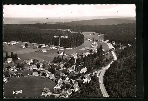 AK Kniebis im Schwarzwald, Totalansicht mit Haus Tanneck vom Flugzeug aus