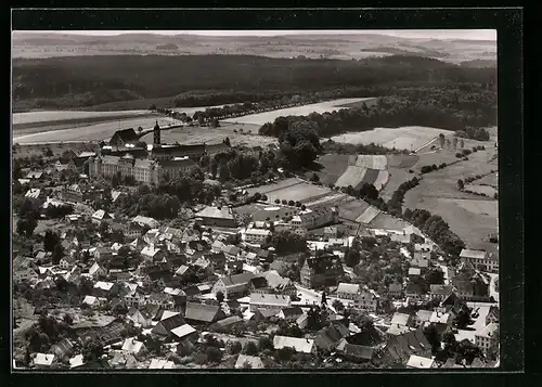 AK Ochsenhausen, Totalansicht mit ehem. Benediktiner-Abtei vom Flugzeug aus