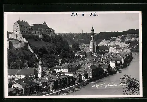 AK Burghausen / Obb., Teilansicht mit Schloss