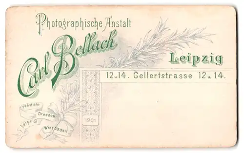 Fotografie Carl Bellach, Leipzig, Gellertstr. 12 & 14, Portrait charmanter Mann mit zwei hübschen Frauen