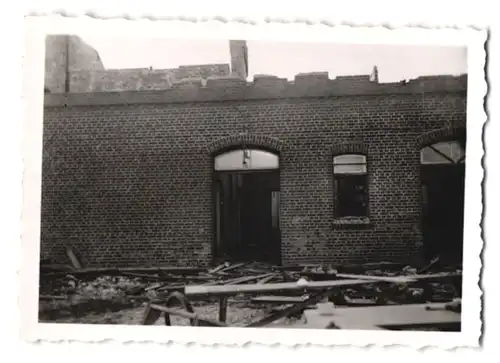 3 Fotografien Ansicht Westerbelmhusen, die abgebrannte Schule in Westerbelmhusen, Brand am 24.02.1942