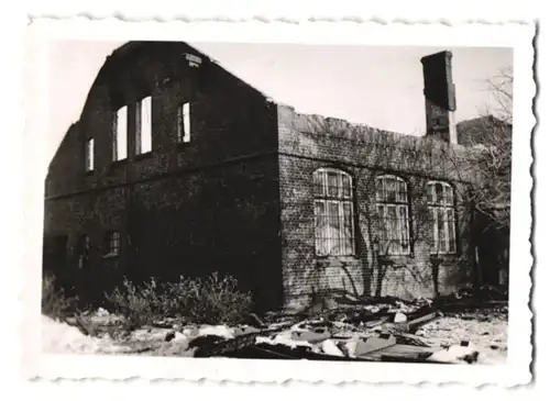 3 Fotografien Ansicht Westerbelmhusen, die abgebrannte Schule in Westerbelmhusen, Brand am 24.02.1942