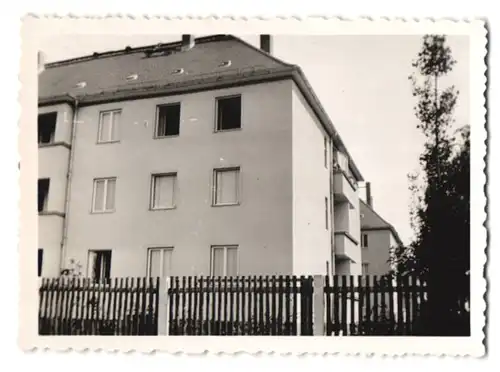 4 Fotografien Ansicht Leipzig, Wohnhaus in der Nathusiusstrasse 22, Balkonansicht