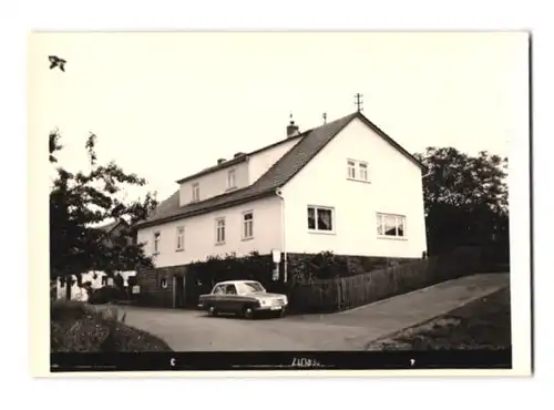 5 Fotografien Ansicht Monbrunn / Odw., Gasthaus mit Innenansicht, Kapelle, Auto Audi, 1966