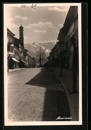 AK Murnau, Ortspartie mit Gebirge im Hintergrund