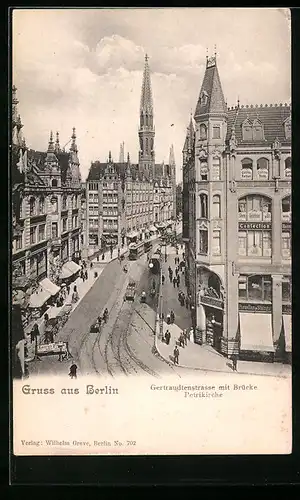 AK Berlin, Gertraudtenstrasse mit Geschäften, Petrikirche und Strassenbahn