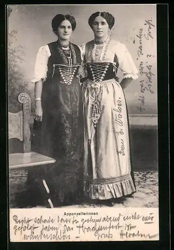 AK Zwei Appenzellerinnen in Trachtenkleidung
