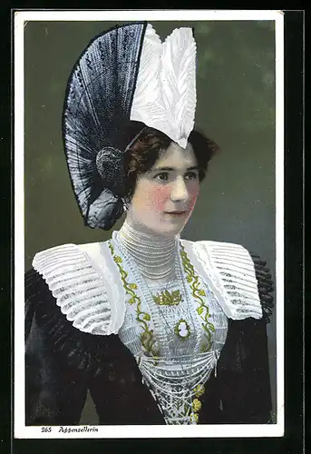AK Junge Appenzellerin in Tracht mit Haube und Perlenketten