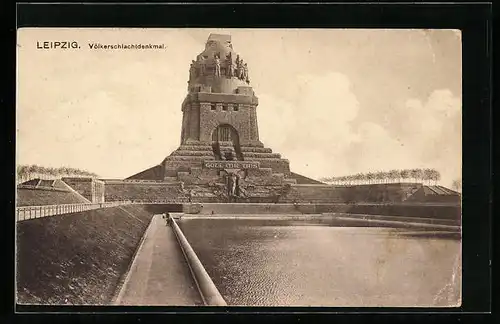 AK Leipzig, Völkerschlachtdenkmal mit Wasserbassin