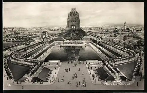 AK Leipzig, Völkerschlachtdenkmal mit Besuchern aus der Vogelschau