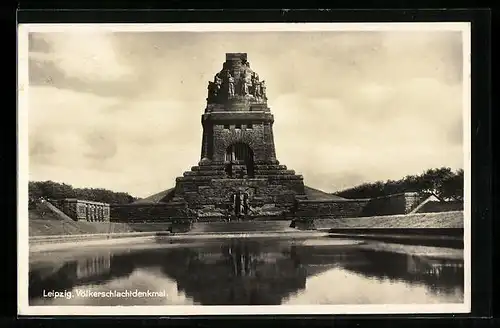 AK Leipzig, Völkerschlachtdenkmal in schwarz-weiss