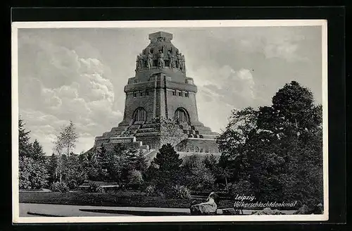 AK Leipzig, Völkerschlachtdenkmal von der Grünanlage aus