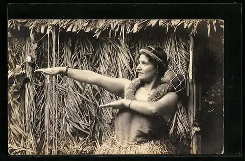 AK Tanzende Südamerikanerin