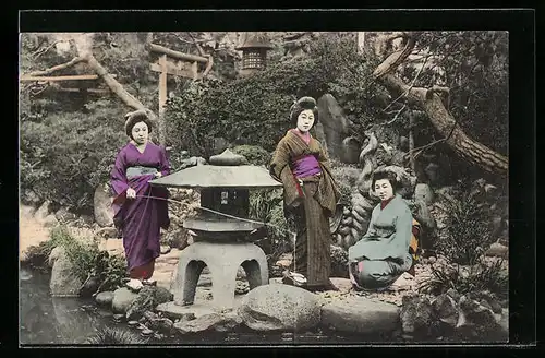 AK Drei Geishas posieren in Kimonos
