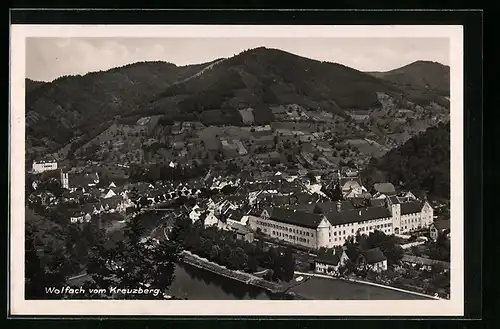 AK Wolfach / Schwarzwald, Totale mit Schloss /Kloster