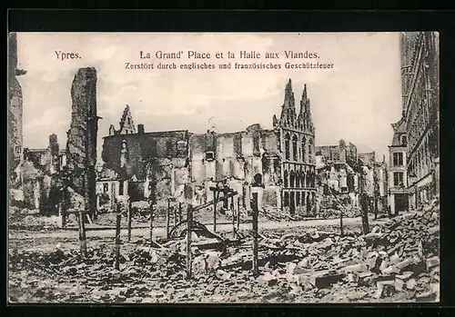 AK Ypres, la Grand'Place et la Halle aux Vlandes