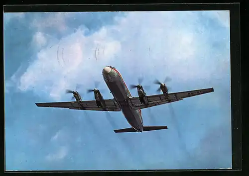 AK Propeller-Turbinen-Verkehrsflugzeug IL 18 der Interflug am Himmel