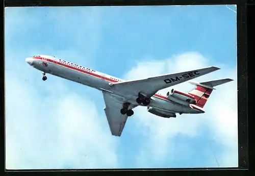 AK Turbinenluftstrahlverkehrsflugzeug IL-62 der Interflug am Himmel