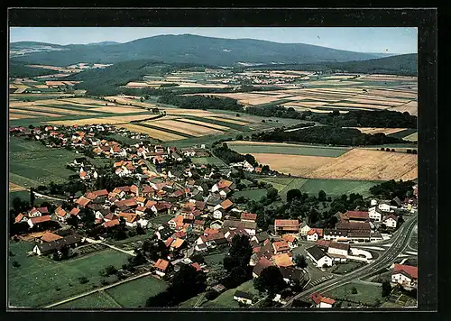 AK Gilserberg /Schwalm-Eder-Kreis, Gesamtansicht mit Umland aus der Vogelschau