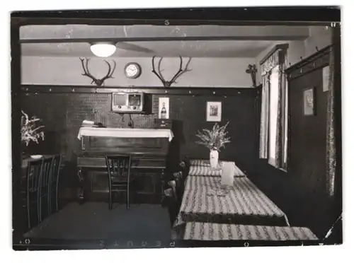 5 Fotografien Ansicht Amorbach i. Odenwald, Gasthaus Fränkischer Hof mit Innenansicht, Klavierzimmer, Kachelofen