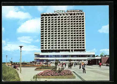 AK Rostock-Warnemünde, Hotel Neptun mit Anlagen
