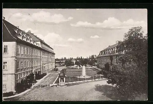 AK Münsterschwarzach, Ortspartie mit Gebäuden und Brunnen, Landpoststempel