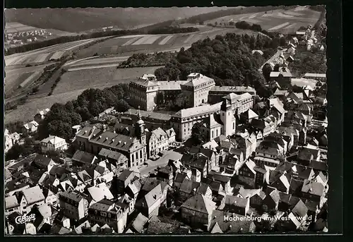AK Hachenburg im Westerwald, Fliegeraufnahme des Ortes mit Burg