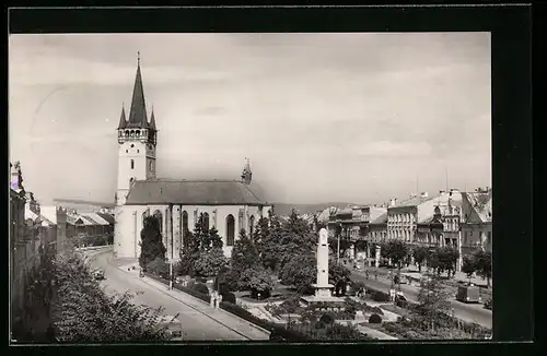 AK Presov, Strassenpartie mit Kirche und Denkmal