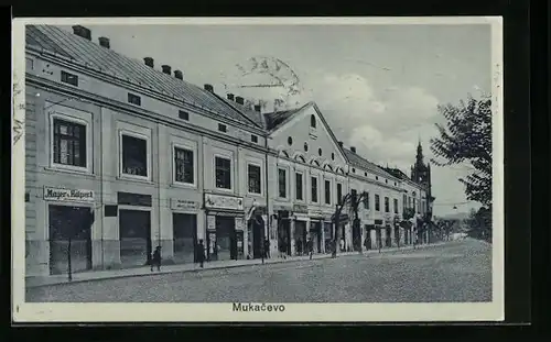 AK Mukacevo / Munkács, Strassenpartie mit Geschäften