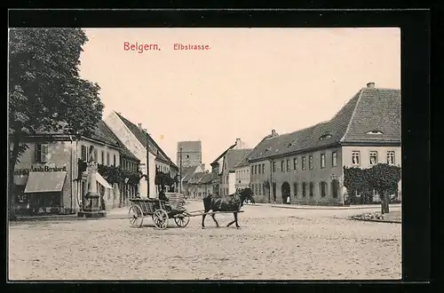 AK Belgern, Elbstrasse mit Geschäft von Amalie Bernhardt, Denkmal und Pferdewagen