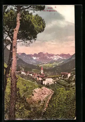 AK St. Magdalena, Malerische Ortsansicht mit Kirche