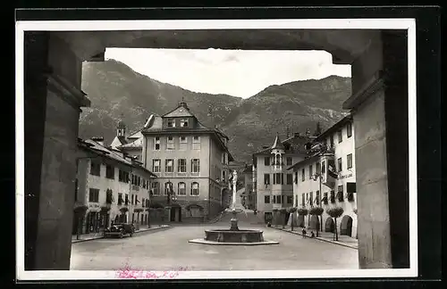 AK Kaltern, Strassenpartie mit Brunnen