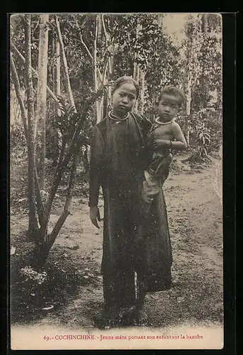 AK Cochinchine, Jeune mère portant son enfant sur la hanche