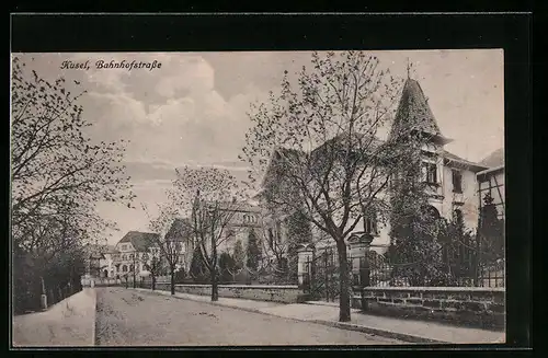 AK Kusel, Bahnhofstrasse mit Bäumen