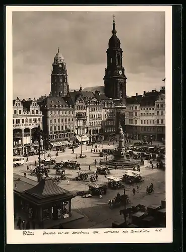 Foto-AK Walter Hahn, Dresden, Nr. 4537: Dresden, Altmarkt mit Kreuzkirche vor der Zerstörung 1945