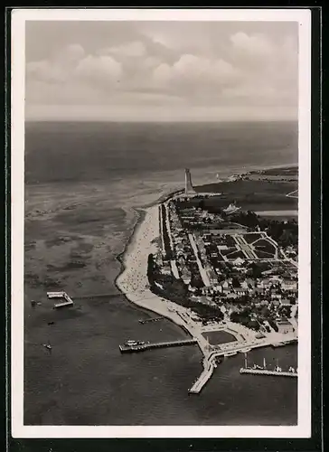 AK Laboe, Teilansicht mit Strand, Fliegeraufnahme