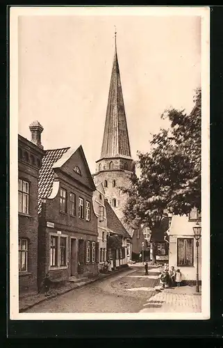 AK Travemünde, Strassenpartie mit Kirche