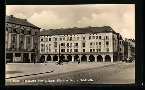AK Dessau, Neubauten Ecke Wilhelm-Pieck- u. Ferd. v. Schill-Str.