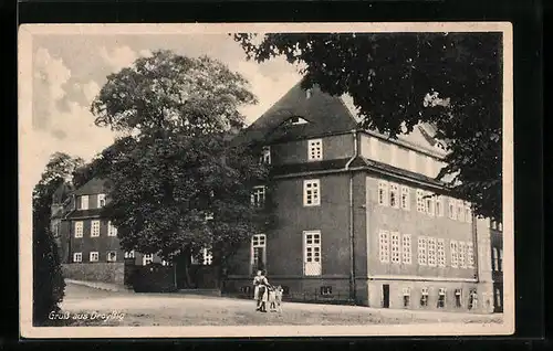 AK Droyssig, Partie am Schloss mit Passanten