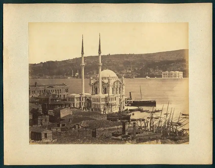 Fotografie Guillaume Berggren, Ansicht Istanbul-Besiktas, Mosque d`Ortaköy, Ortaköy Moschee, Raddampfer 0