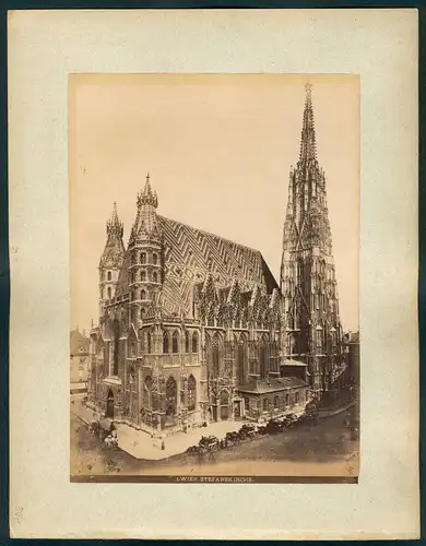 Fotografie unbekannter Fotograf, Ansicht Wien, Blick auf das Rathaus, Rückseite Ansicht der Stefanskirche, frühe Fotos