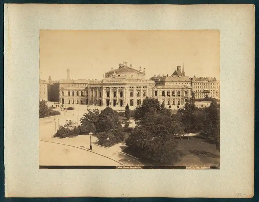 Fotografie unbekannter Fotograf, Ansicht Wien, Blick in die Reichsrathstrasse mit Geschäft Hirschl 1