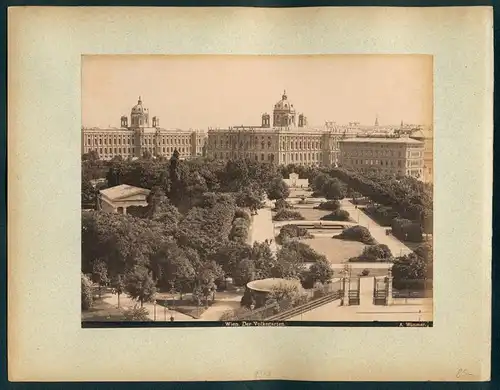 Fotografie A. Kral, Ansicht Wien, Maria Theresiamonument mit dem Museum, Rückseite A. Wimmer: Blick auf den Volksgarten